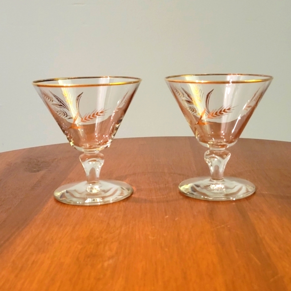 Elegant Gold Rimmed Vintage Glasses Set